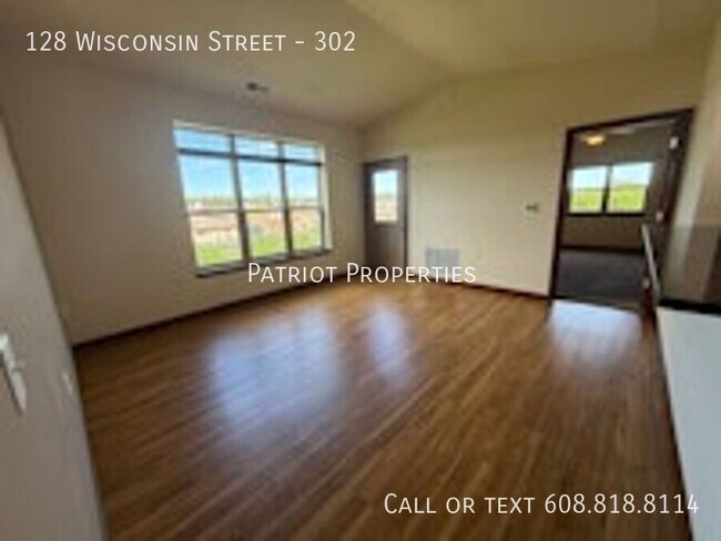 Building Photo - 128 Wisconsin St