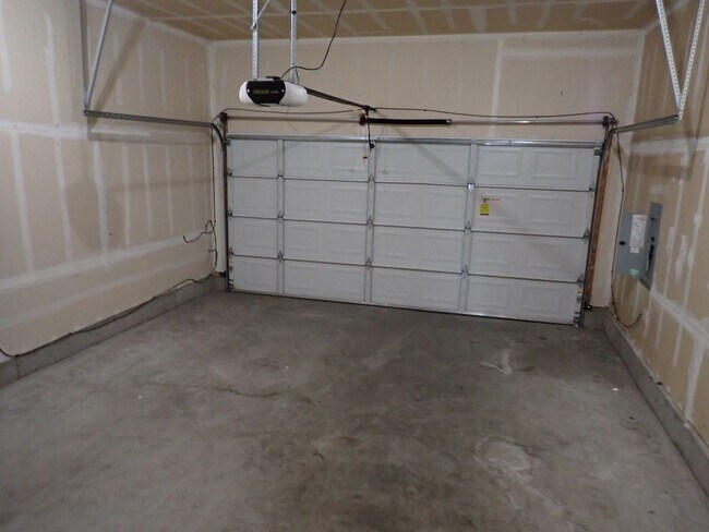 Building Photo - Beautiful 5 Bedroom Puyallup Home