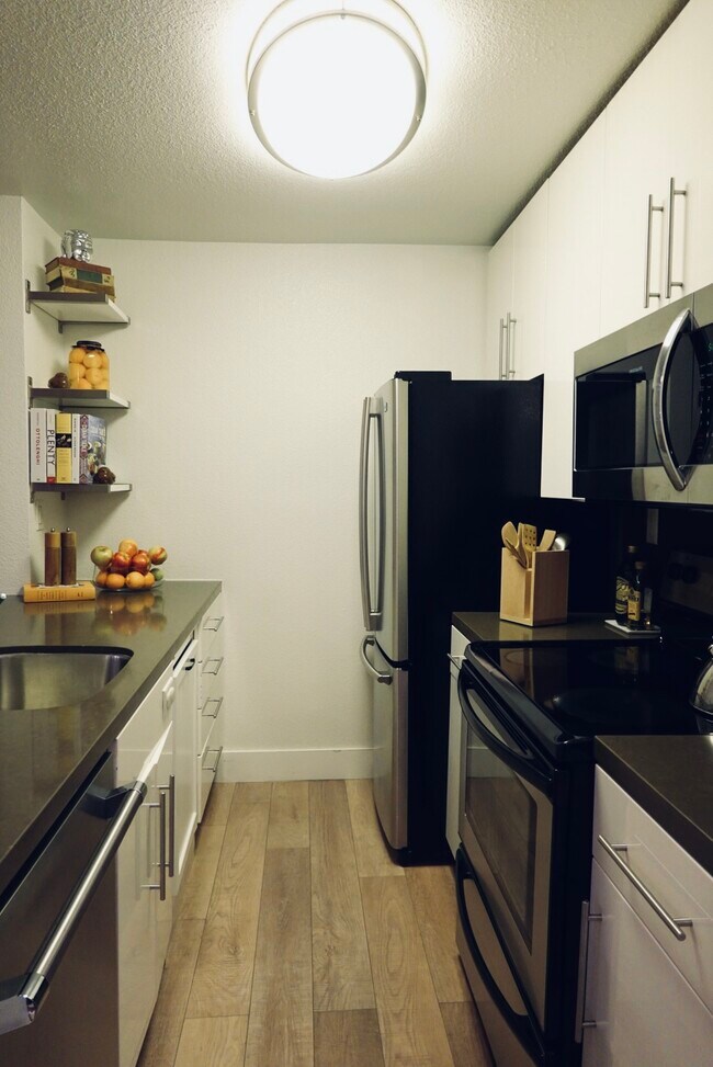 Kitchen - 141 S Clark Dr