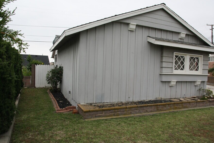 Building Photo - 15666 Hesse Dr