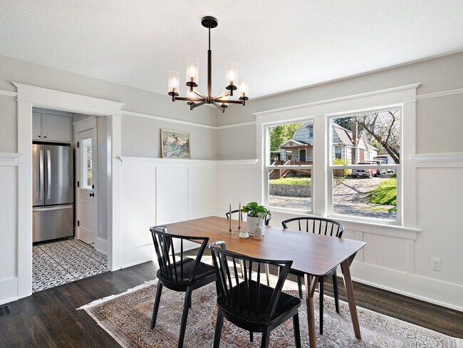 Building Photo - Gorgeous, updated 3-bdr Vernon bungalow w/...