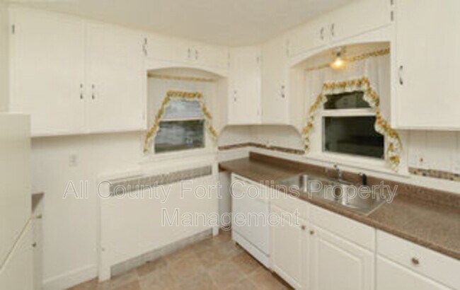 Building Photo - 401 Elm St