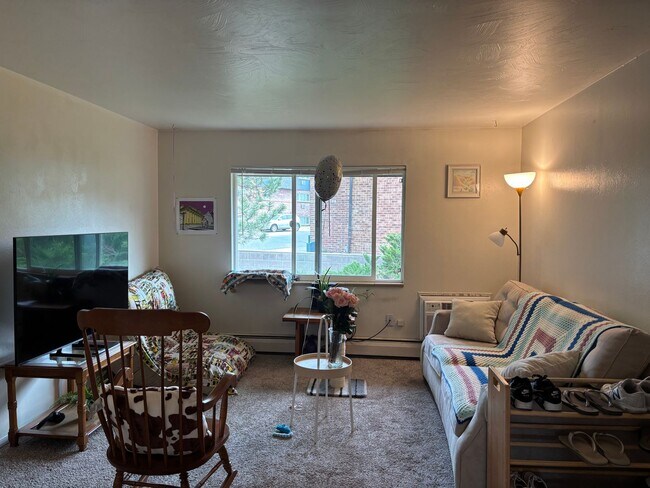 Building Photo - $500 OFF 1ST MONTH! $1,695/MO (GAS, WATER, SEWER & TRASH INCLUDED)  Look & Lease Special: Apply w...