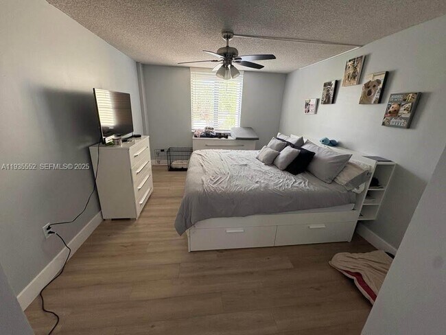 Building Photo - 6841 SW 147th Ave