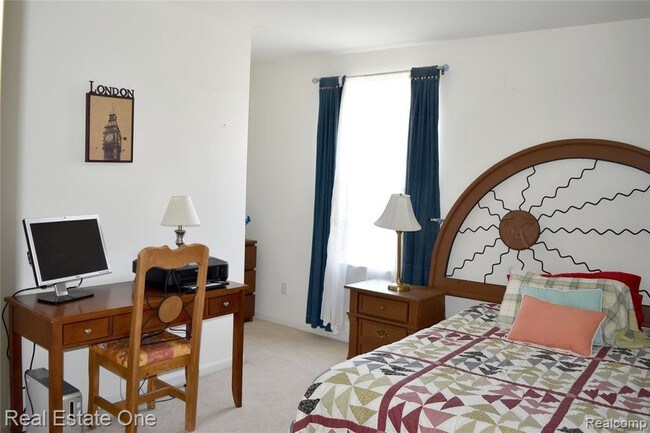 Building Photo - 7212 Tonnelle Ave