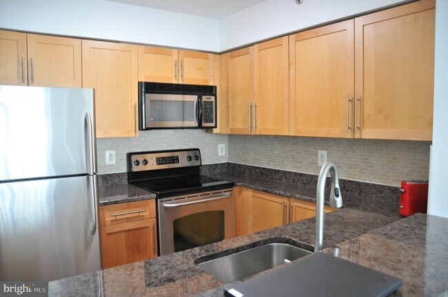Building Photo - 10101 Grosvenor Pl