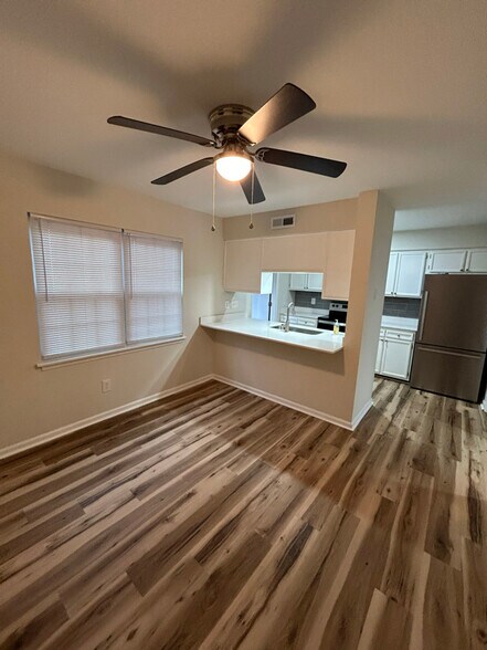 Building Photo - 1034 Hunters Trce