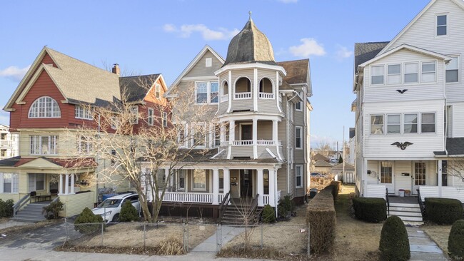 Primary Photo - 351 Chestnut St