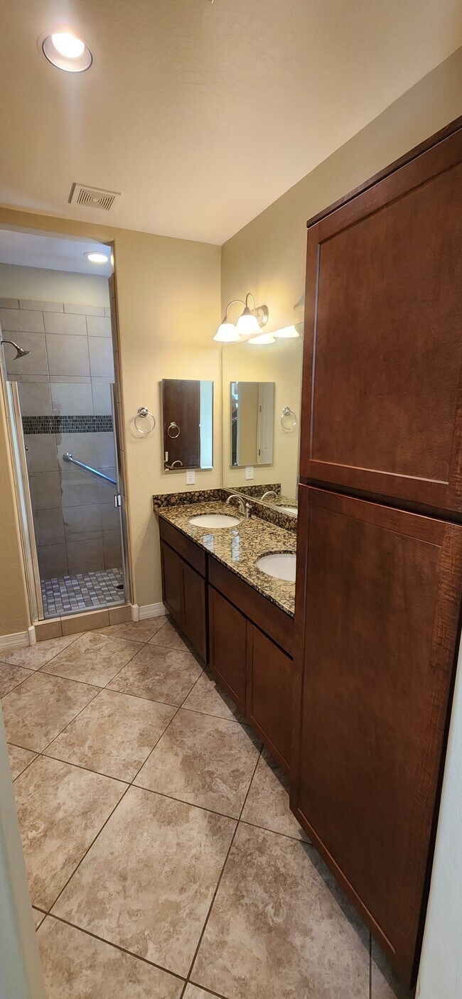 Building Photo - 2490 W Pollo Cir