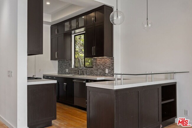Building Photo - 2409 Strongs Dr