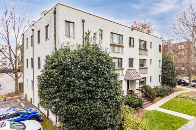 3829 Davis Pl NW - Georgetown North Condominiums