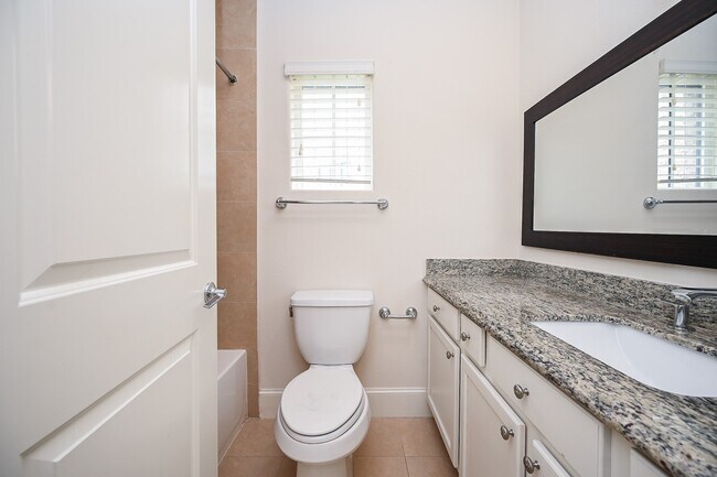 Building Photo - 9546 London Bridge Station