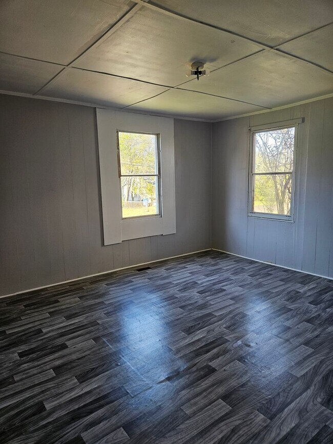 Building Photo - 806 Woodland St