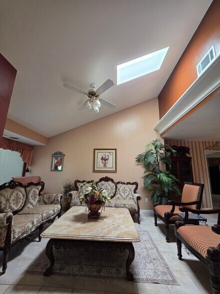 Building Photo - 3154 Valaria Dr N