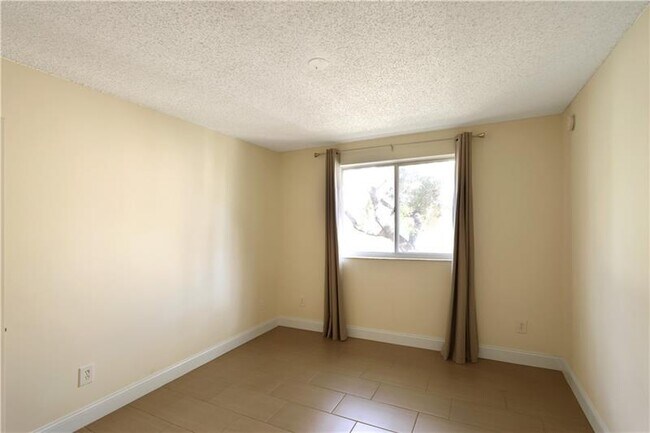 Building Photo - 2640 S University Dr