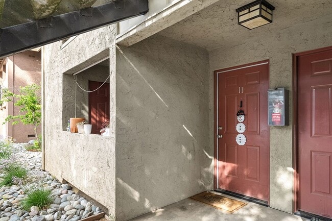 Building Photo - $200 Off First Months Rent! Flexible Lease...