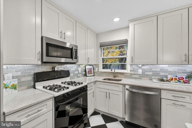 Building Photo - 13719 McGill Dr