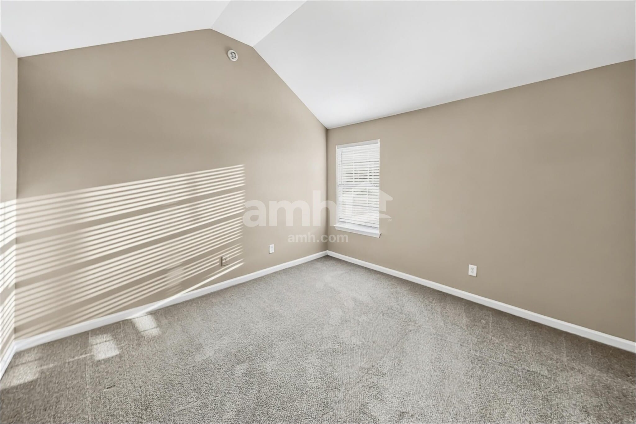 Building Photo - 4975 Hopewell Manor Dr