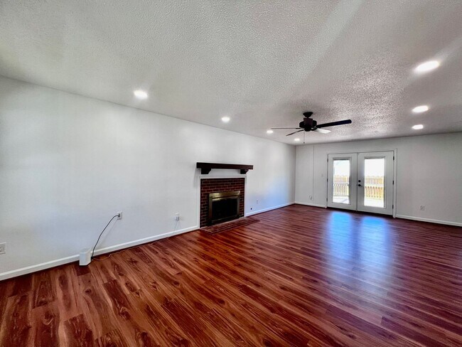 Building Photo - Beautiful home in the desirable Wellington...