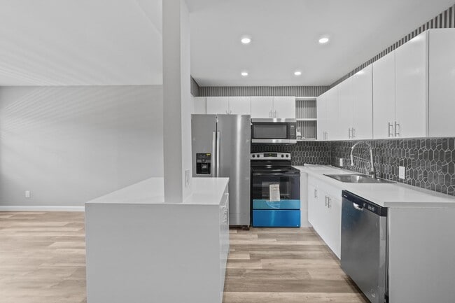 Building Photo - 147 Dorset D