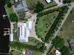 Building Photo - 14562 Riverside Dr