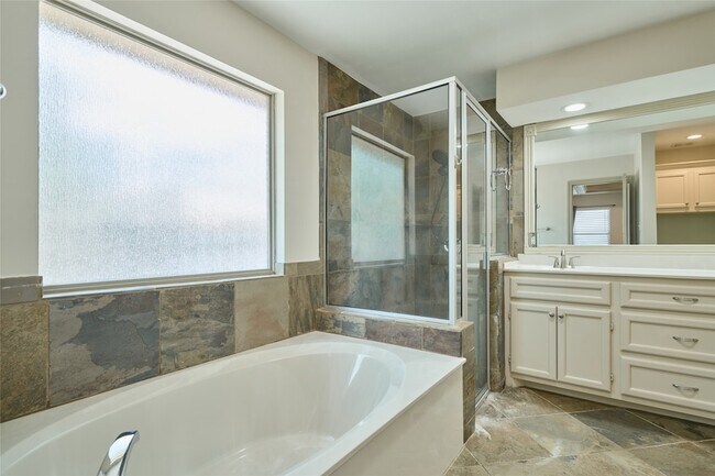 Building Photo - 13613 Vail Dr