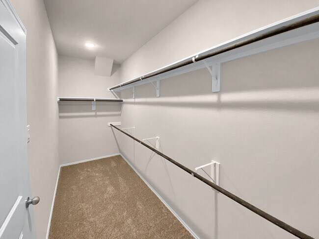 Building Photo - 13071 Clearview Dr