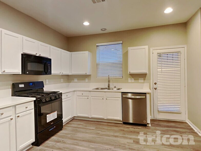 Building Photo - 10626 Seasonable Dr