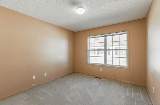 Building Photo - 1244 Chateau Ave