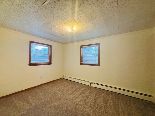 Building Photo - 208 Broce Dr