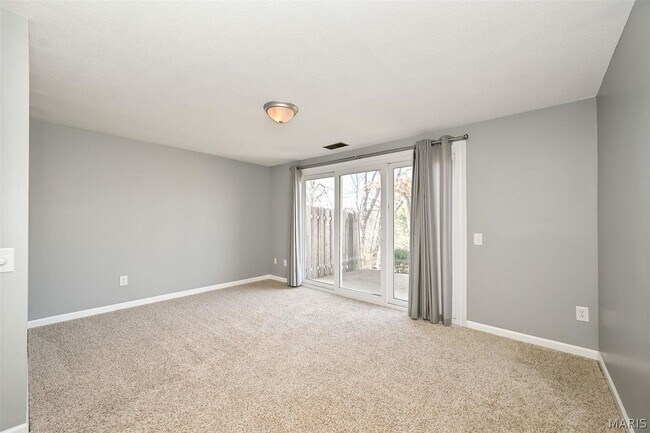 Building Photo - 835 Knickerbacker Dr