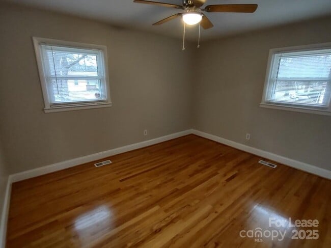 Building Photo - 5027 Dogwood Pl