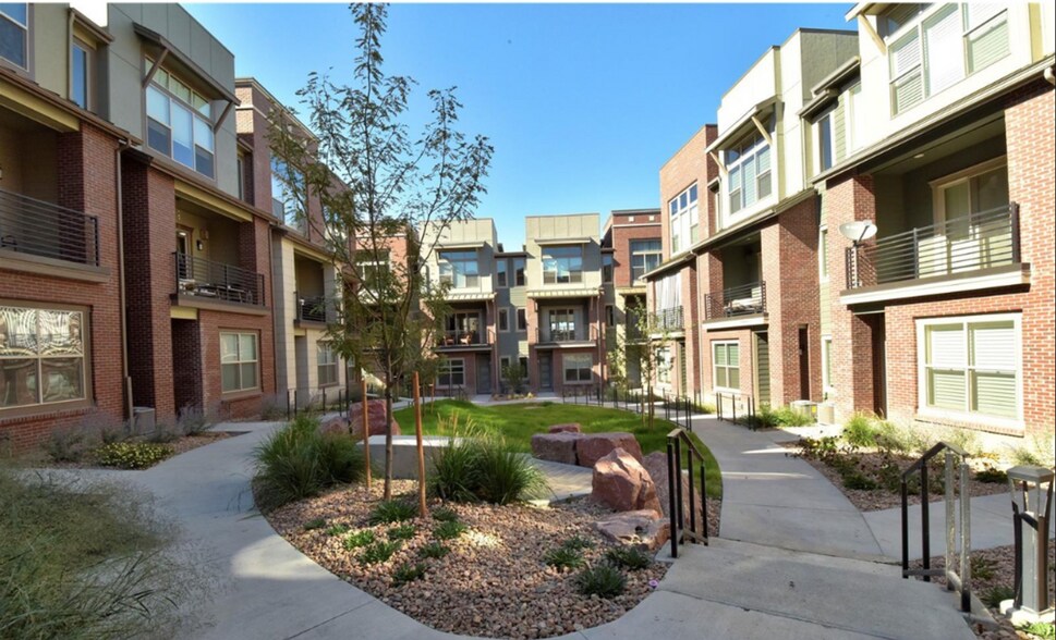 Building Photo - 523 Primrose Ln