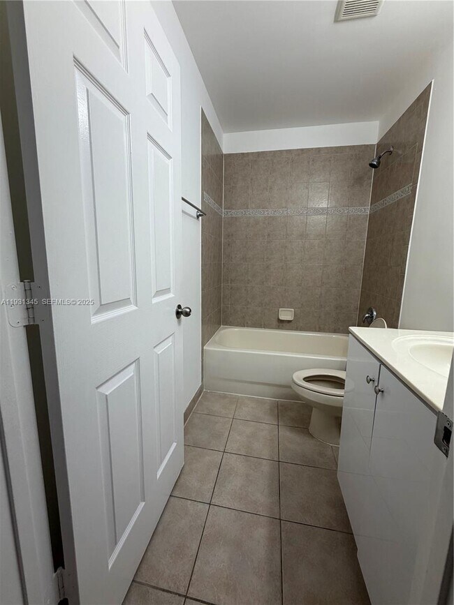 Building Photo - 1415 NW 34th Way