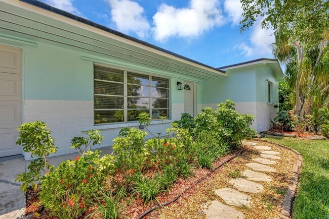 Building Photo - 3837 NE Melba Dr
