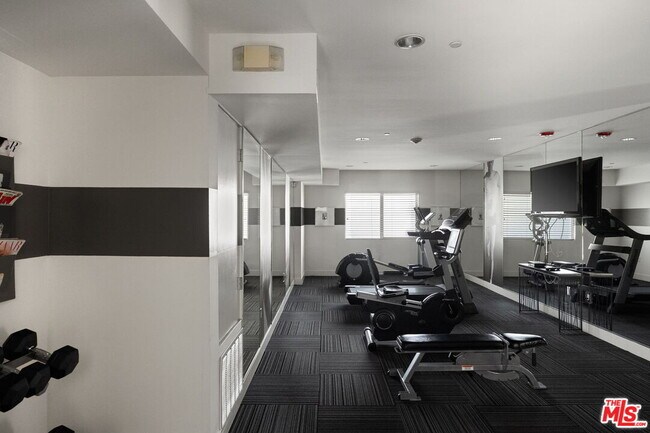 Building Photo - 11023 Fruitland Dr