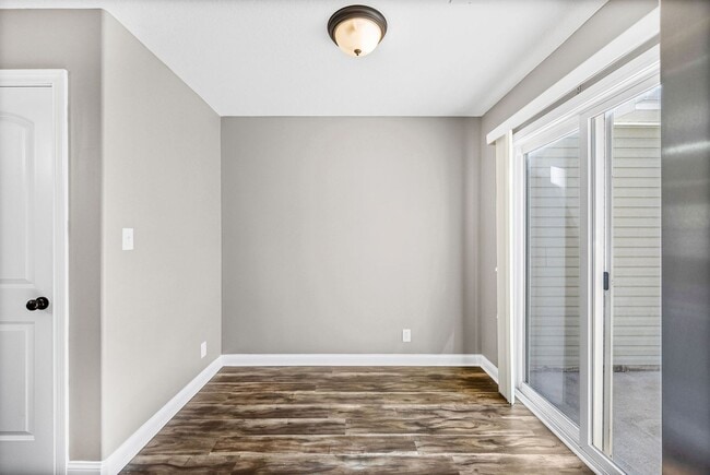 Building Photo - Beautiful 2 Bedroom 2 1/2 Bath Condo For Rent Near Beachaven Vineyard!