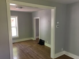 Building Photo - 825 Dearborn Ave