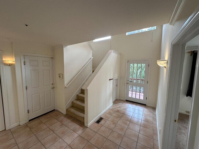 Building Photo - 25060 Soquel San Jose Rd