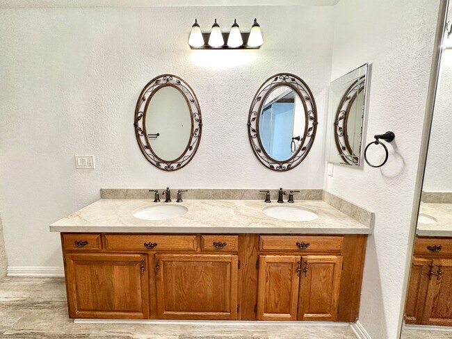 Building Photo - Sweet Single-Story, Completely Detached, Home in the Picturesque Fallbrook Village HOA Community!