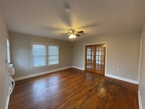 Building Photo - 4219 Lamar St