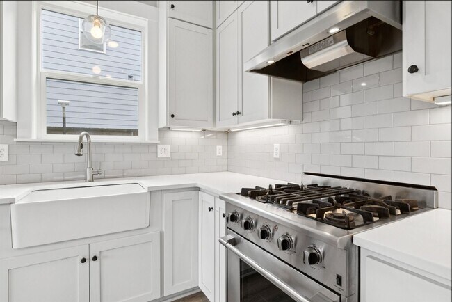 Building Photo - Unmatched Quality on Quiet Bethany Cul-de-sac!