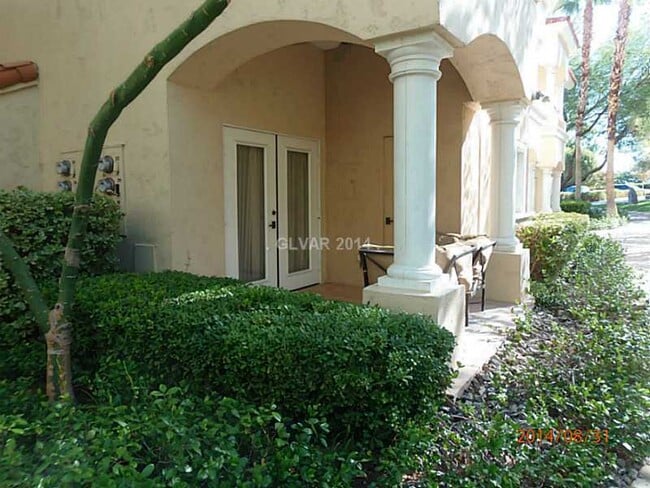 Building Photo - *UPGRADED "GOLF VILLA" INSIDE A GUARD GATE...