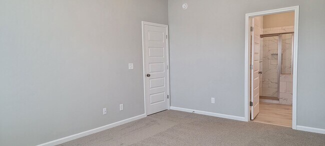 Building Photo - BEAUTIFUL HOME in the Desirable Hedgefield subdivision in Prattville.