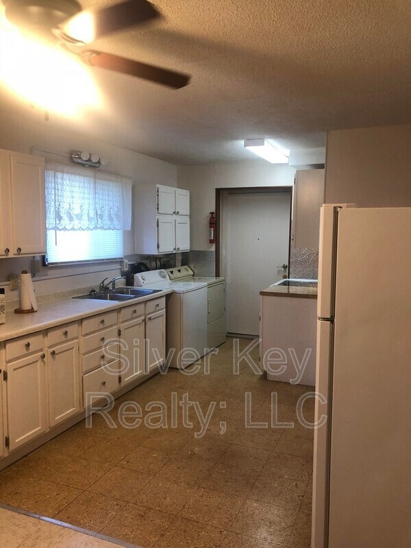 Building Photo - 194 Setterberg Rd