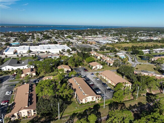 Building Photo - 24 Quails Run Blvd