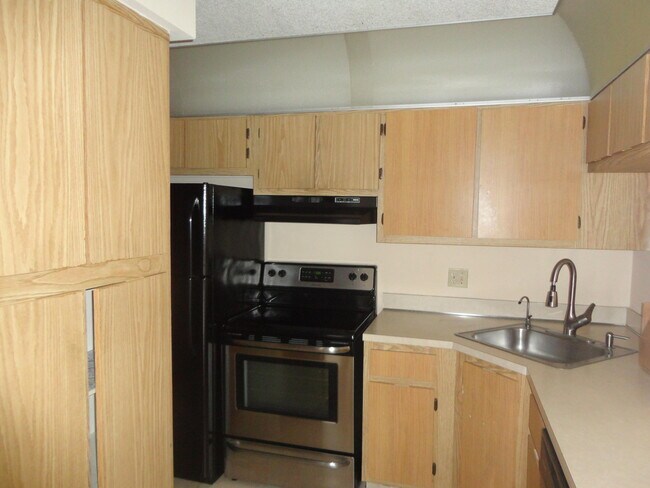 Building Photo - 3636 Alder Dr