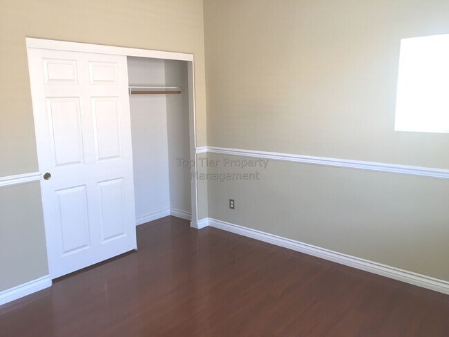 Building Photo - ***Beautiful 4 bed / 3 bath / 2,913 sqft H...