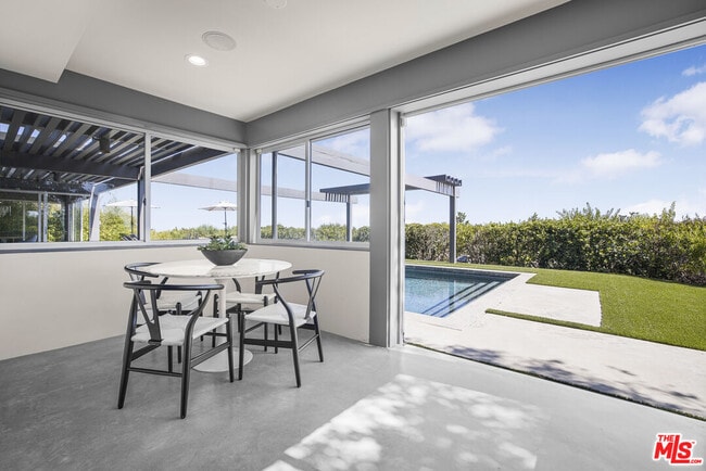 Building Photo - 9892 Beverly Grove Dr