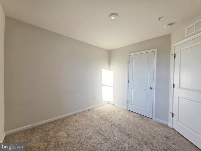 Building Photo - 426 Creekbed Cir